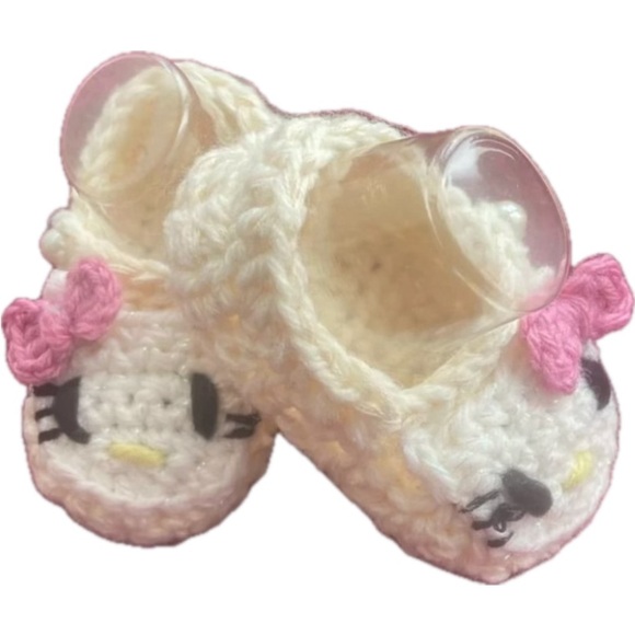 Adorable! Hello kitty, pearl button crochet baby booties and dress set - Picture 10 of 15